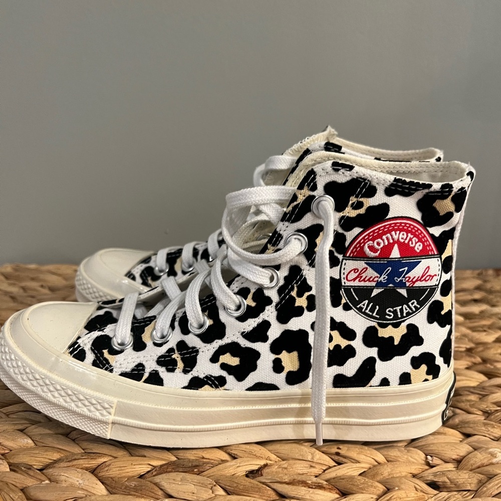 Converse Chuck Taylor - Leopard - Size 3.5 but will fit a women’s 6